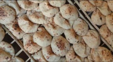 صرف 125 رغيف عيش بدون بطاقة تموين