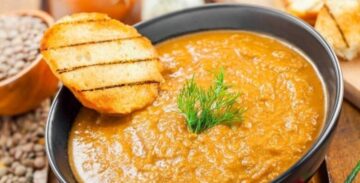 أكلة الشتاء المفضلة.. طريقة عمل شوربة العدس بخلطة مختلفة ومميزة وبطعم لذيذ