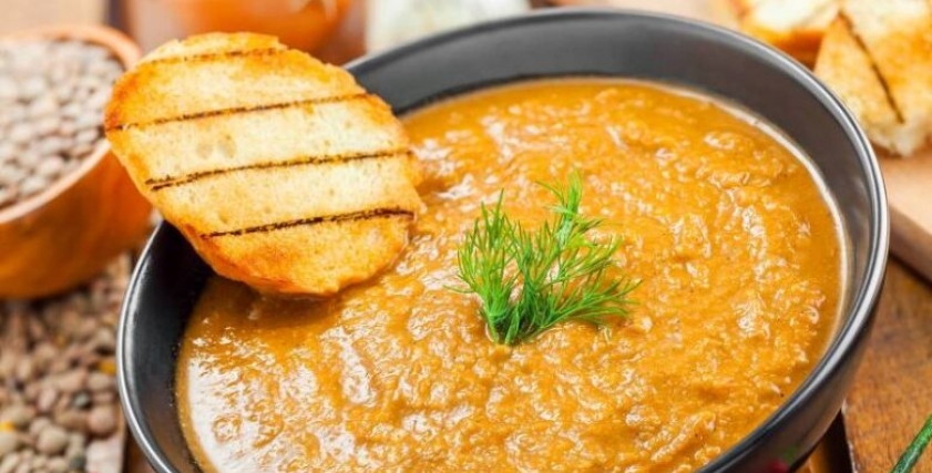 أكلة الشتاء المفضلة.. طريقة عمل شوربة العدس بخلطة مختلفة ومميزة وبطعم لذيذ 5 أكلة الشتاء المفضلة.. طريقة عمل شوربة العدس بخلطة مختلفة ومميزة وبطعم لذيذ