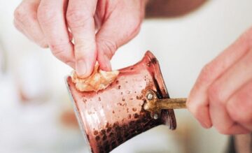 الطريقة الصحيحة لتنظيف النحاس من الكلس وتلميعه