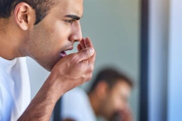 احذر قبل فوات الأوان.. رائحة الفم الكريهة قد تكون دليلاً على إصابتك بنوع سرطان نادر.. إليك السبب!!