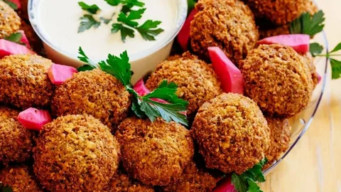 الطعمية المصرية السريعة في 10 دقائق .. طعم أصيل دون جهد 5 الطعمية المصرية السريعة في 10 دقائق .. طعم أصيل دون جهد