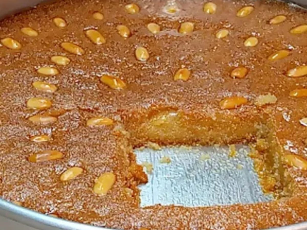 أبسط طريقة عمل البسبوسة المرملة ودائبة أحلى من محلات الحلواني بكل أسرارها بمقادير مظبوطة 5 أبسط طريقة عمل البسبوسة المرملة ودائبة أحلى من محلات الحلواني بكل أسرارها بمقادير مظبوطة