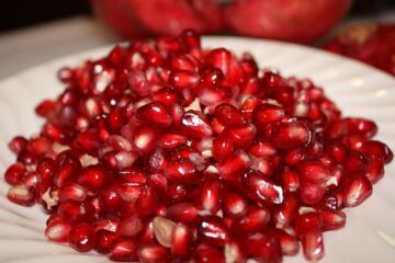 فكرة عبقرية لتفصيص الرمان بسرعة الصاروخ من غير تعب ولا مجهود ولا بقع علي الملابس