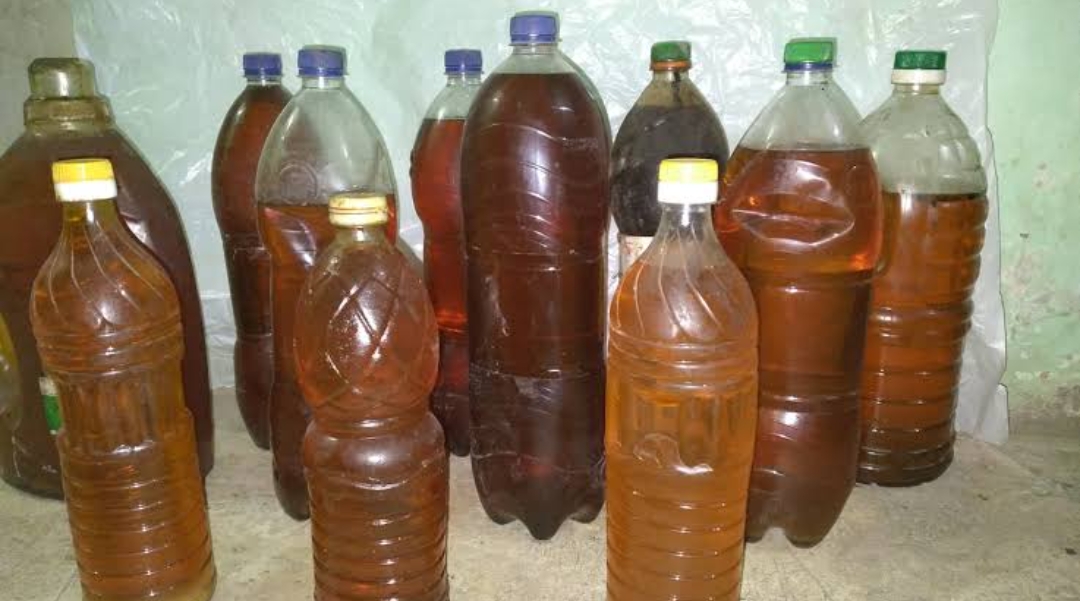 لا ترمي زيت القلي المستعمل في الحوض خطير جدا 5 لا ترمي زيت القلي المستعمل في الحوض خطير جدا