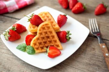 الوافل..أسهل طريقة لتحضيره بصوص الكراميل