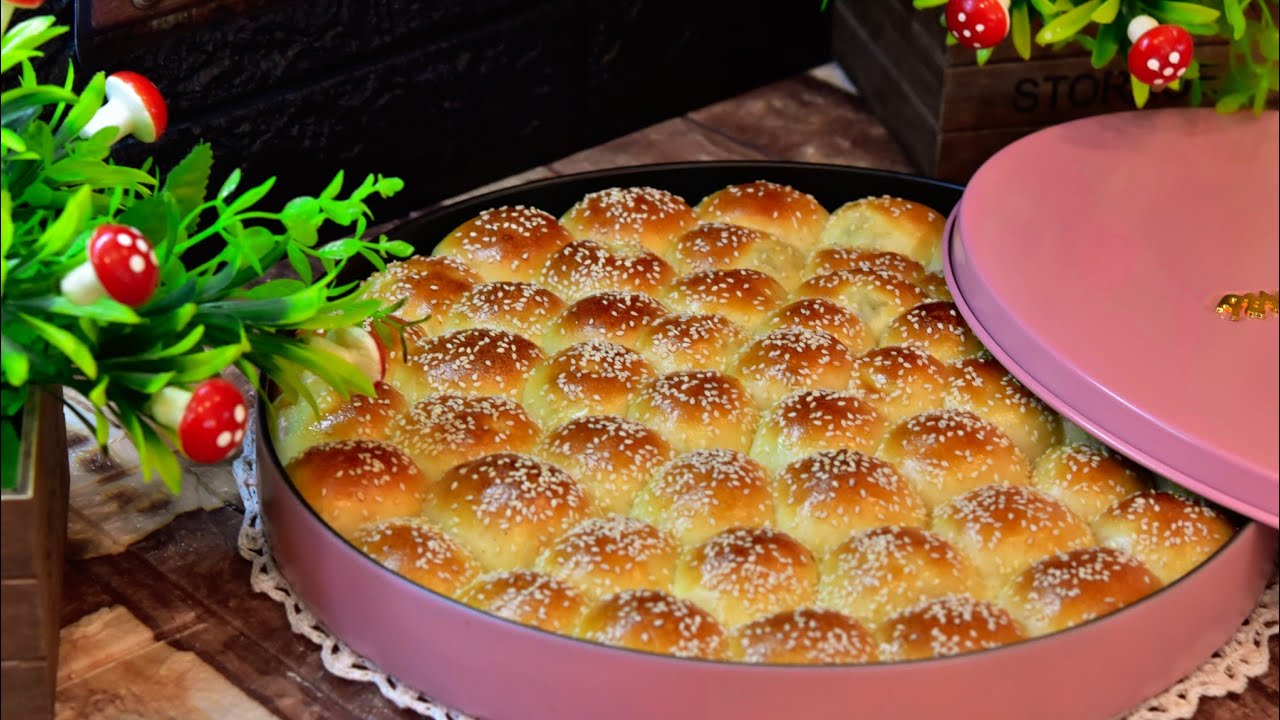 خطوات عمل عجينة خلية النحل الهشة الطرية بحشوة الجبن في البيت 5 خطوات عمل عجينة خلية النحل الهشة الطرية بحشوة الجبن في البيت