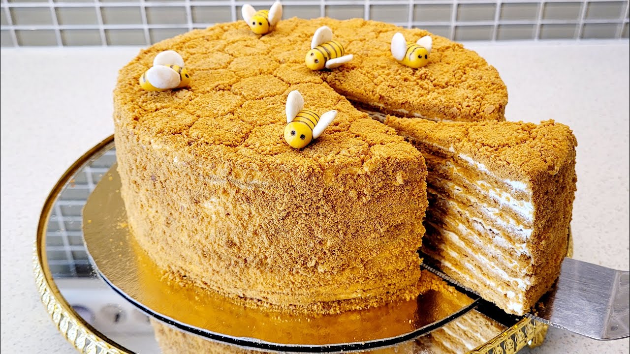 طريقة عمل كيكة العسل بمكونات بسيطة واقتصادية.. “طعمها خرافي حضريها لأطفالك”