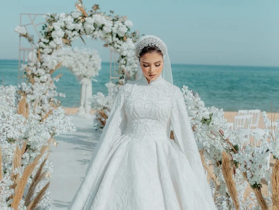 أحلى فساتين زفاف رومانسية ليوم زفافك .. تصاميم رائعة للمحجبات