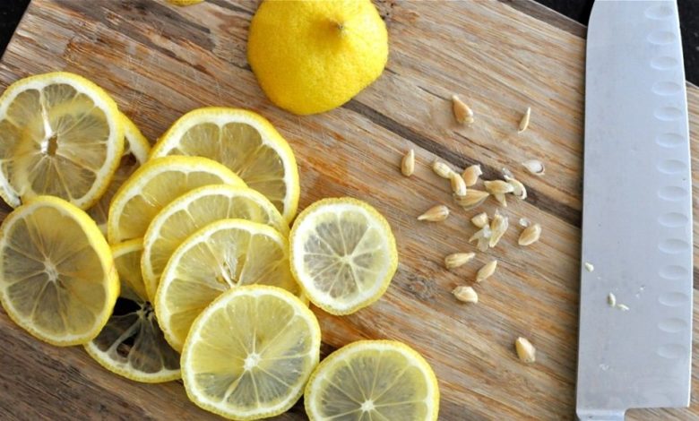 صغيرة بس نينجا.. صدمة كبيرة تحدث لجسمك عند تناول بذور الليمون لن تستغني عنه