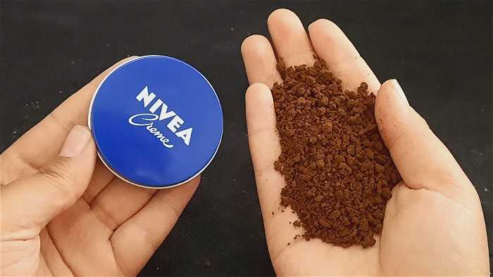 هاتي معلقة قهوة وضيفي عليها كريم نيفيا وبشرتك هتنور من جديد وهتنسي التجاعيد بعدها 5 هاتي معلقة قهوة وضيفي عليها كريم نيفيا وبشرتك هتنور من جديد وهتنسي التجاعيد بعدها