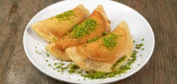 طريقة تحضير أشهى قطايف بالمكسرات