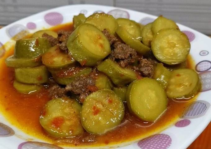 طريقة عمل الكوسة باللحمة والطشة في المنزل بمذاق شهى ولذيذ وطعم خطير