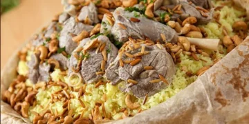 رمز للكرم الأردني وضيافة أهله.. طريقة عمل المنسف الأردني بخطوات بسيطة