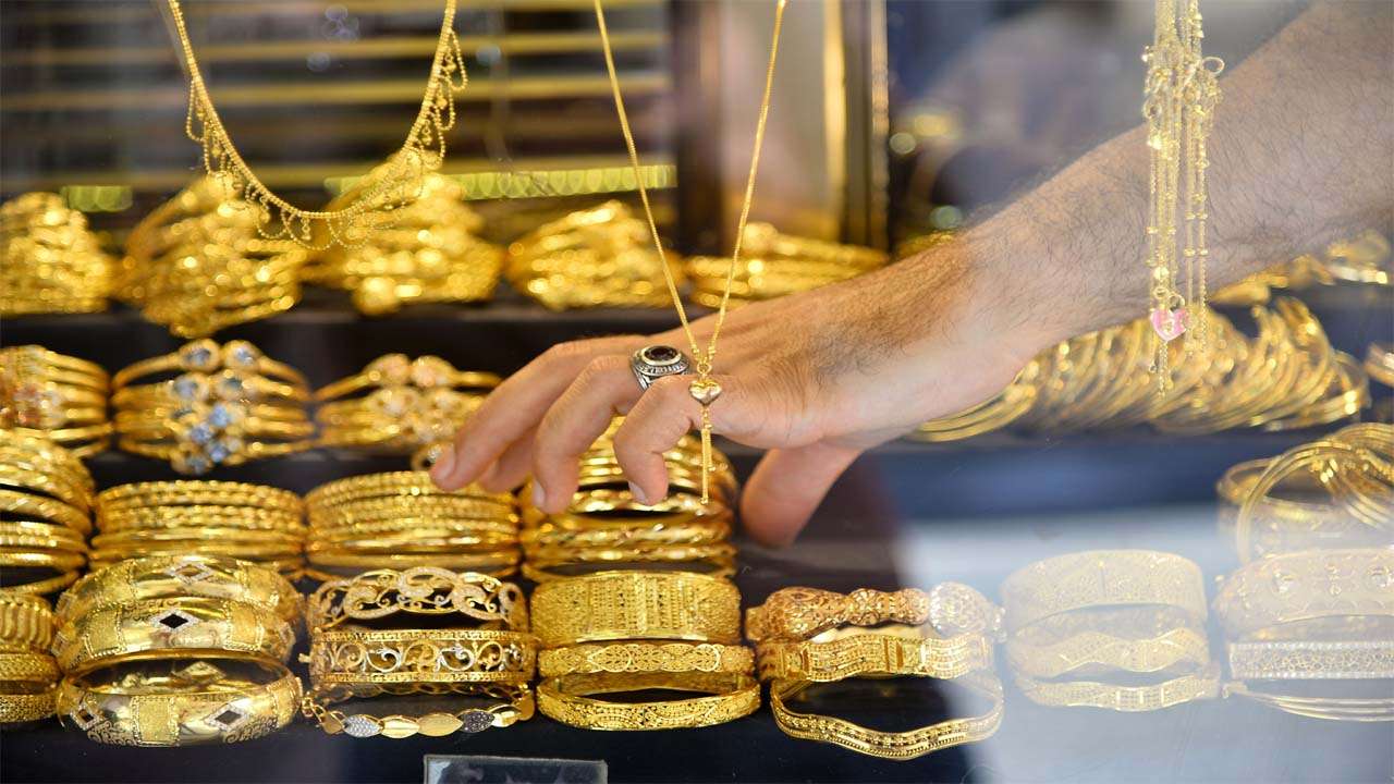 "بعد ما وصل 3000 جنيه نازل اهو".. انخفاض مفاجئ في أسعار الذهب اليوم في محلات الصاغة شوف بنفسك 2 “بعد ما وصل 3000 جنيه نازل اهو”.. انخفاض مفاجئ في أسعار الذهب اليوم في محلات الصاغة شوف بنفسك