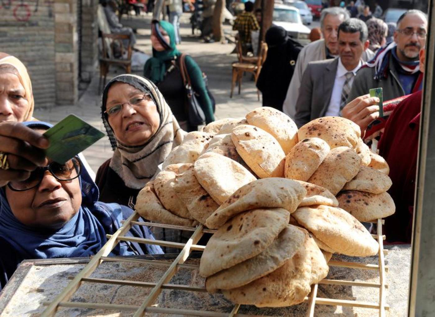 الرغيف بجنيه.. التموين تعلن طرح خبز مدعم لغير حامي البطاقات بداية من هذا الموعد 2 الرغيف بجنيه.. التموين تعلن طرح خبز مدعم لغير حامي البطاقات بداية من هذا الموعد