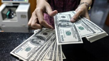 شوف الأخضر وصل كام.. سعر الدولار مقابل الجنيه اليوم الثلاثاء 28 نوفمبر في البنوك