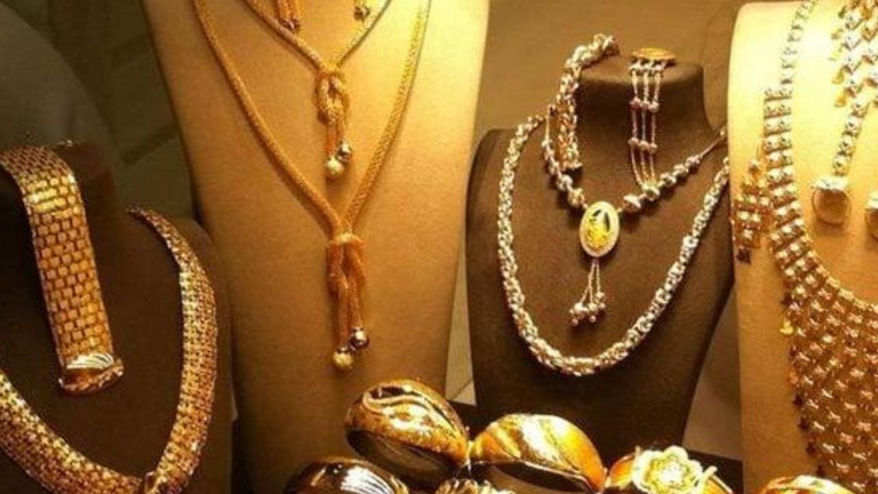 "السكون عامل معسكر"..سعر الذهب اليوم في مصر بعد الارتفاع الأخير للمعدن النفيس 5 “السكون عامل معسكر”..سعر الذهب اليوم في مصر بعد الارتفاع الأخير للمعدن النفيس