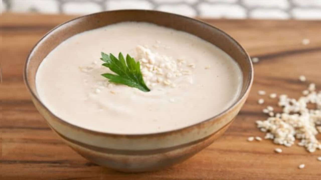 بكوب من السمسم فقط ....اصنعي كيلو طحينة خام في المنزل أفضل من الجاهزة 2 بكوب من السمسم فقط ….اصنعي كيلو طحينة خام في المنزل أفضل من الجاهزة