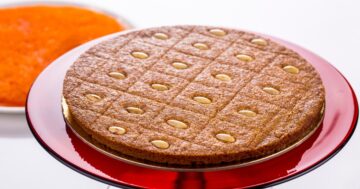 طريقة عمل البسبوسة المرملة بالمكسرات أحلى من محلات الحلواني