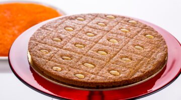 طريقة عمل البسبوسة المرملة بالمكسرات أحلى من محلات الحلواني