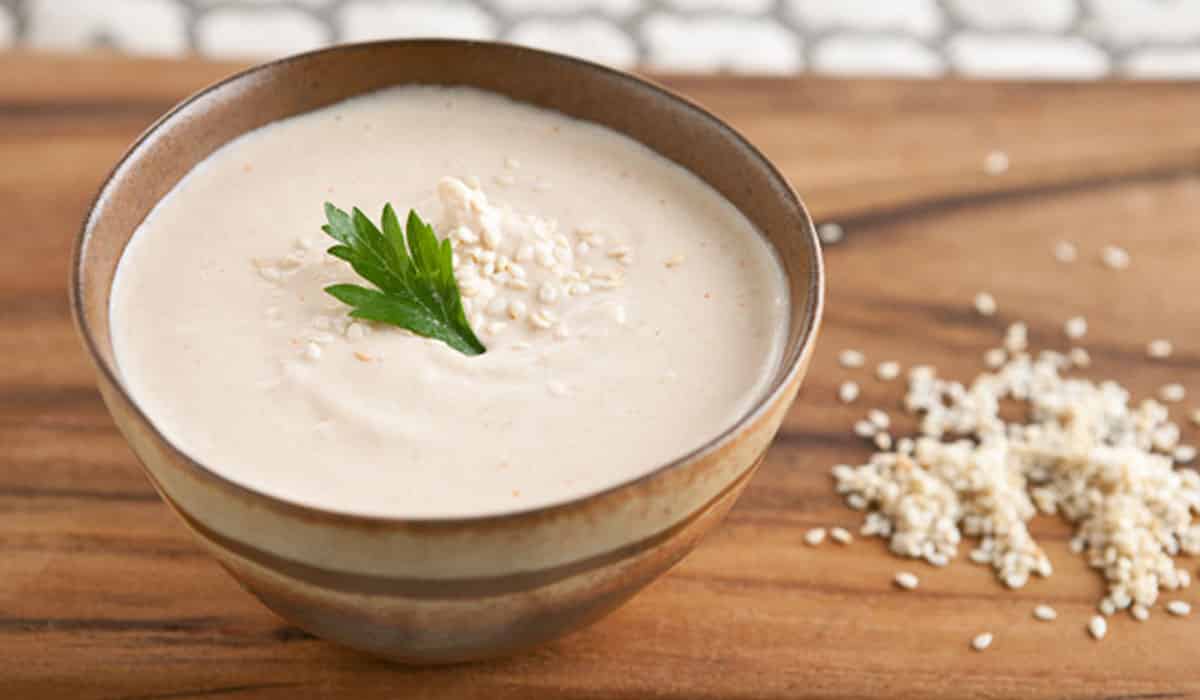 طريقة عمل الطحينة الخام بالسمسم بمكونات بسيطة وبقوام مظبوط وبطعم زي الجاهز 5 طريقة عمل الطحينة الخام بالسمسم بمكونات بسيطة وبقوام مظبوط وبطعم زي الجاهز