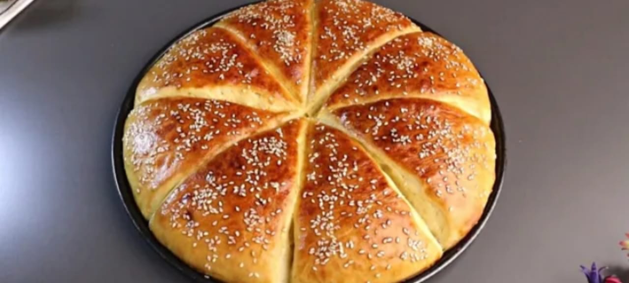 خبز السميد بقوام إسفنجي وخفيف مناسب للإفطار