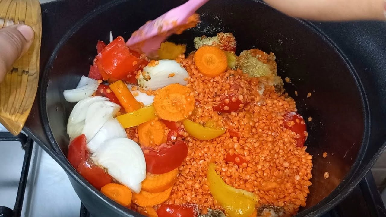 طريقة عمل شوربة العدس أوعي تسلقيه جربي توشحيه وأبهري البيت كله به 5 طريقة عمل شوربة العدس أوعي تسلقيه جربي توشحيه وأبهري البيت كله به