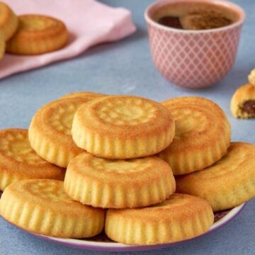 معمول السميد بخطوات سهلة وطعم مميز ونكهة شهية