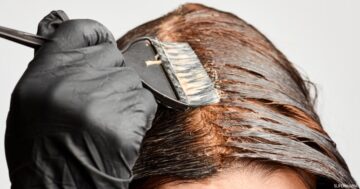طريقة صبغ الشعر باللون البني في المنزل بأسرار أكبر صالونات التجميل