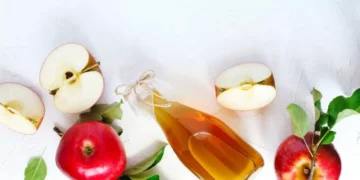 ماذا يحدث لجسمك من فوائد خل التفاح مع الماء؟