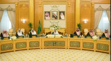 مجلس الوزراء يحدد ضوابط العمل خارج وقت الدوام الرسمي مع العطل والعيدين