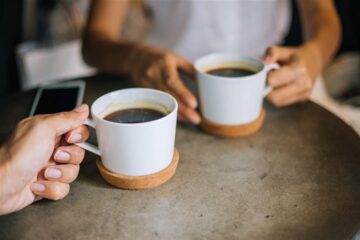 عادة شائعة يفعلها الجميع.. شرب القهوة بهذه الطريقة يهدد حياتك