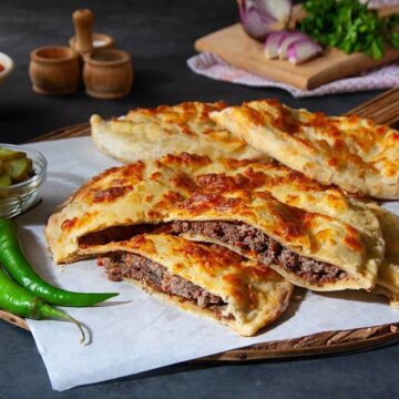” لازم تجربيه” طريقة عمل حواوشي بالعيش البلدي أو العجينة… بطعم لا يقاوم