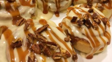 133 210857 easy cinnabon recipe 700x400 1