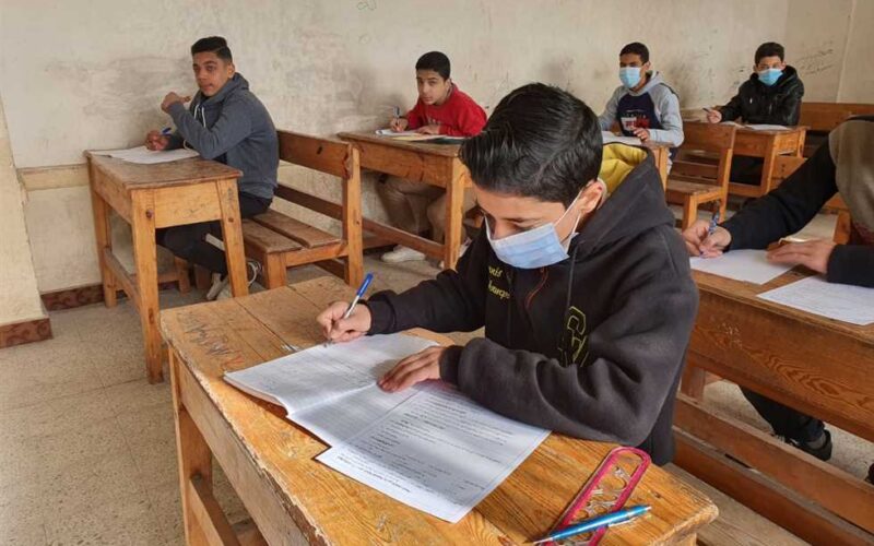 العد التنازلي بدأ.. موعد إجازة نصف العام 2024 وامتحانات الترم الأول والثاني لصفوف النقل والجامعات