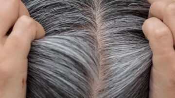 بوصفات سهلة وطبيعية هتنبهري بنتيجتها…كيف اخفي الشعر الأبيض بدون صبغة للأبد