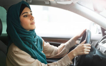 رابط وطريقة التقديم على رخصة القيادة للنساء 1445هـ .. والشروط والأوراق المطلوبة