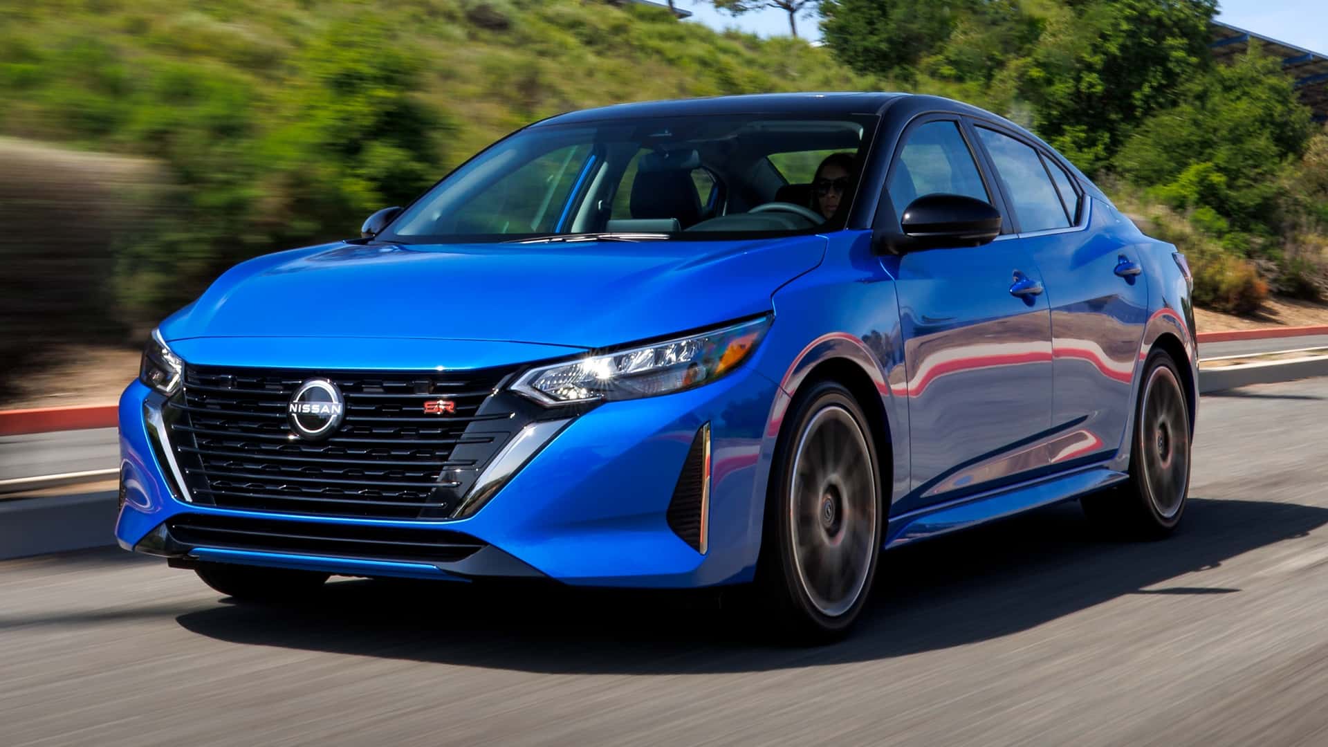 "Nissan" السيارة اليابانية سينترا سيدان الرياضية المنافس القوي لتويوتا كورولا 2024 5 “Nissan” السيارة اليابانية سينترا سيدان الرياضية المنافس القوي لتويوتا كورولا 2024