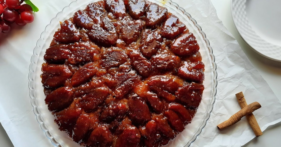 بالخطوات طريقة تحضير كيكة البلح بالصوص الشهي 5 بالخطوات طريقة تحضير كيكة البلح بالصوص الشهي
