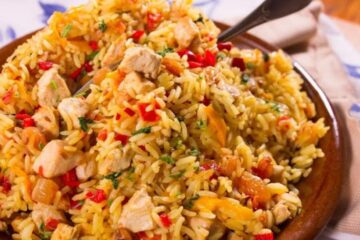 طبق مثالي لوجبة الغذاء.. الأرز بالدجاج والخضار بخلطة سرية لأجمل طعم غني ولذيذ