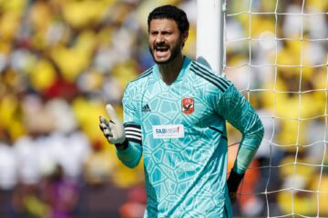 هل ينتقل محمد الشناوي حارس الأهلي الي الدوري السعودي؟ شوبير يكشف مفاجأة