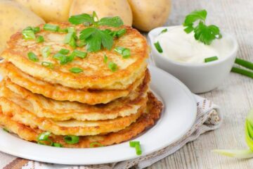 أعملي أكلة جديدة وخطيررة.. بان كيك البطاطس بطعم وشكل ياخد العقل لأحلى وجبة إفطار أو عشاء