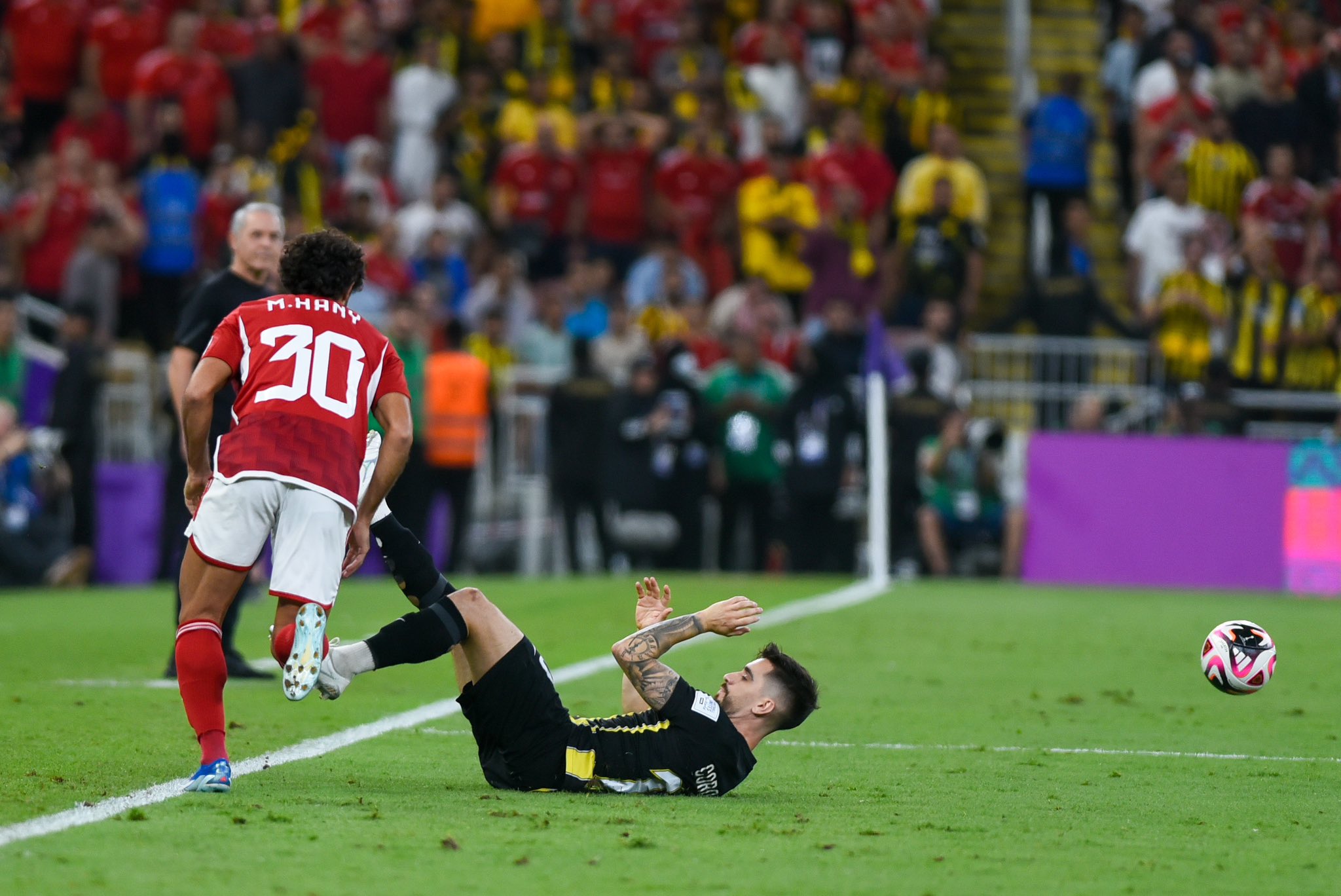 الأهلي يقسو على الاتحاد السعودي بثلاثة أهداف مقابل هدف ويتأهل لنصف نهائي كأس العالم للأندية 5 الأهلي يقسو على الاتحاد السعودي بثلاثة أهداف مقابل هدف ويتأهل لنصف نهائي كأس العالم للأندية