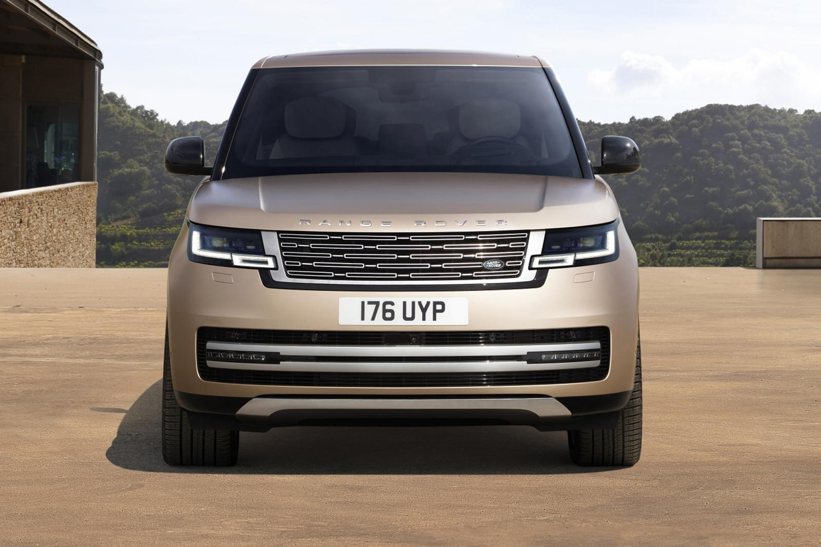 "سيارة المستقبل".. صور تشويقية لأول سيارة كهربائية من Range Rover بأداء محرك V8 2 “سيارة المستقبل”.. صور تشويقية لأول سيارة كهربائية من Range Rover بأداء محرك V8