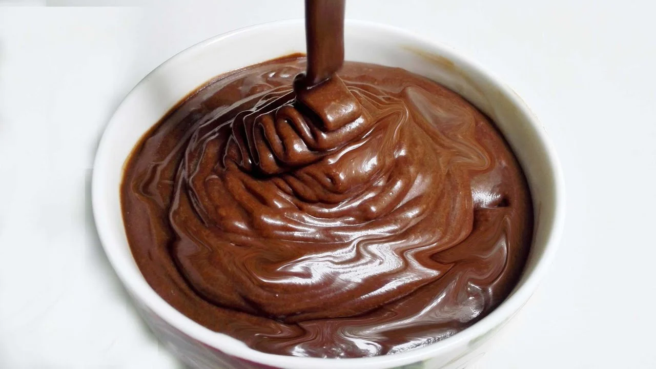 بطعم مميز وقوام مثالي .. طريقة عمل صوص الشوكولاتة الاقتصادي في المنزل 5 بطعم مميز وقوام مثالي .. طريقة عمل صوص الشوكولاتة الاقتصادي في المنزل