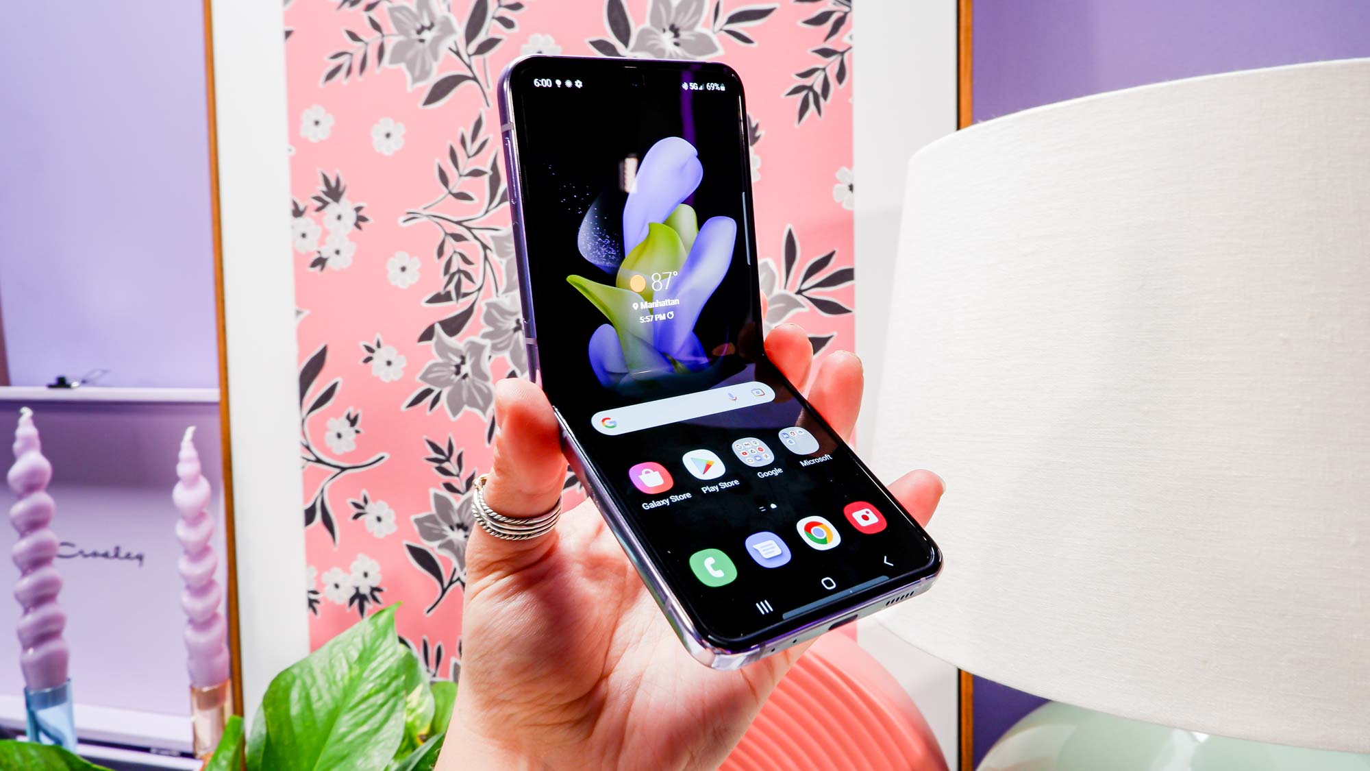 مميزات وعيوب هاتف Samsung Galaxy Z Flip 5 .. معالج ثماني النواة وبطارية تستحمل معاك