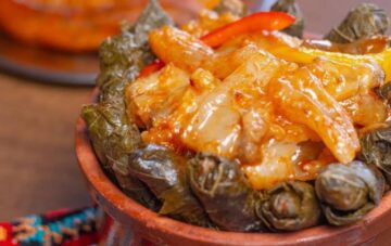 طريقة عمل طاجن ورق عنب بالكوارع.. خطوة بخطوة بكل اسراره واستمتعي بطعم ملوش مثيل