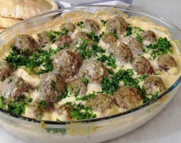 اشعري بطراوة اللحم واعملي الكفتة بصوص الطحينة هشة وكريمية بمكونات بسيطة