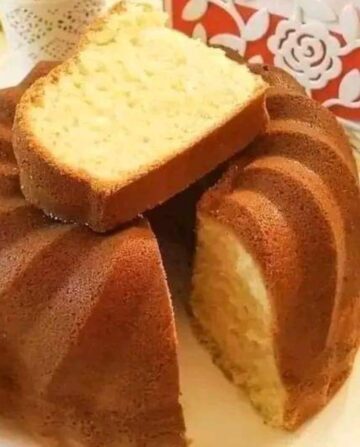 جددي وأعملي كيكة اللبن الهشة الطرية بمكونات بسيطة وخطوات سهلة
